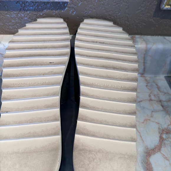 Donald Pliner FiFi Sandal size 9 1/2. - Picture 4 of 6